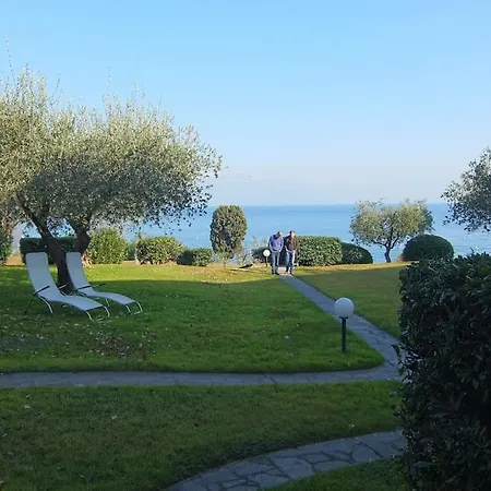 La Casa Sulla Riva Del Lago Apartment *