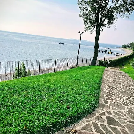 La Casa Sulla Riva Del Lago Moniga del Garda