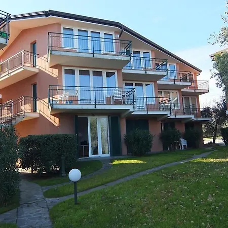 La Casa Sulla Riva Del Lago Apartment Moniga del Garda