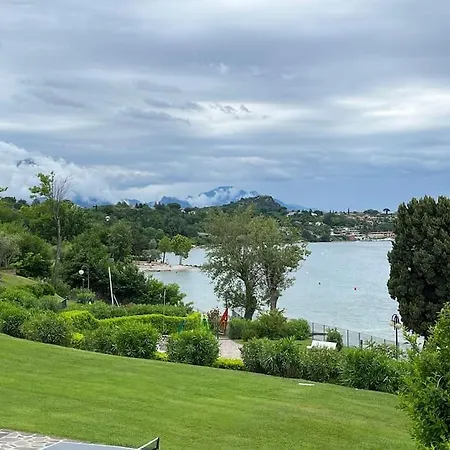 La Casa Sulla Riva Del Lago Apartment *