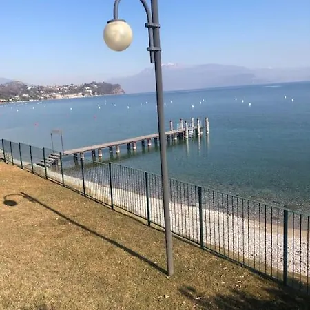 La Casa Sulla Riva Del Lago