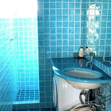 La Casa Sulla Riva Del Lago Apartment Moniga del Garda