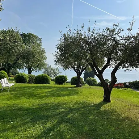 La Casa Sulla Riva Del Lago Apartment *
